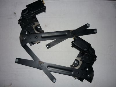 Sedan rear power window regulators